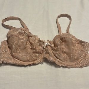 Victoria’s Secret Body by Victoria Lace unlined demi- nude